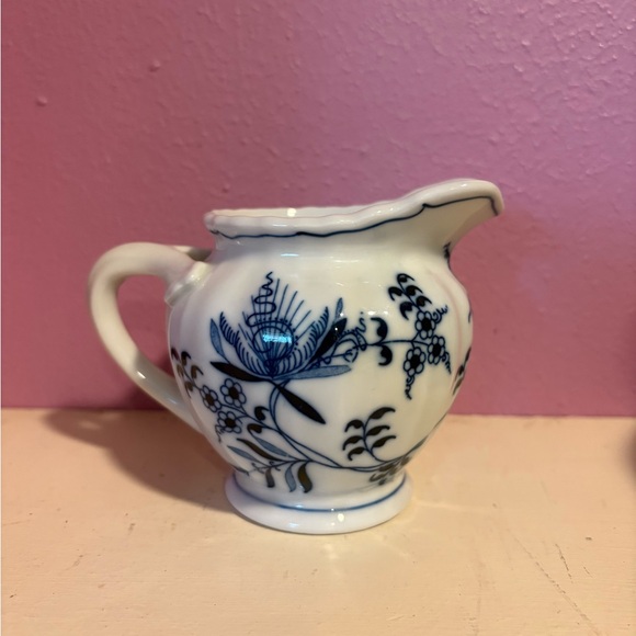 Vintage GUC * Blue Danube White Floral Print Ceramic Creamer Pitcher Retro Find - Picture 3 of 7